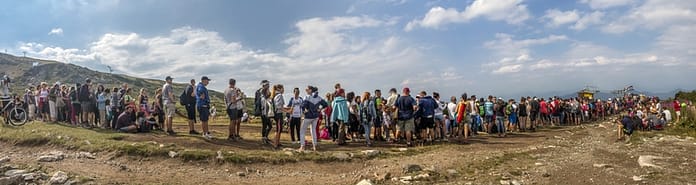 dreamstime_s_85930312 Queue