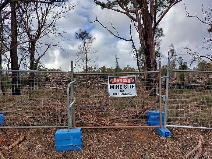 BauxiteminesiteLMcCaw4.25 Bauxite mine site