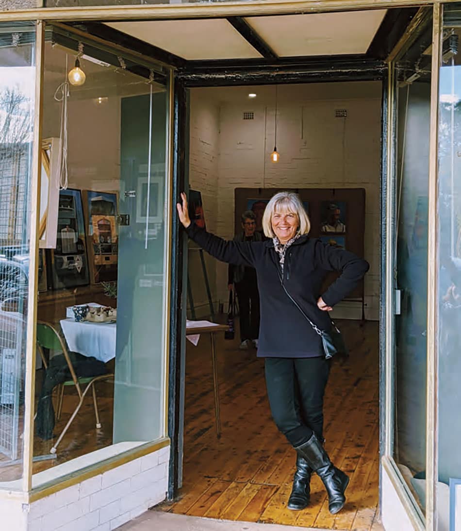Rosemary Clarke of Sydney exhibited her paintings.