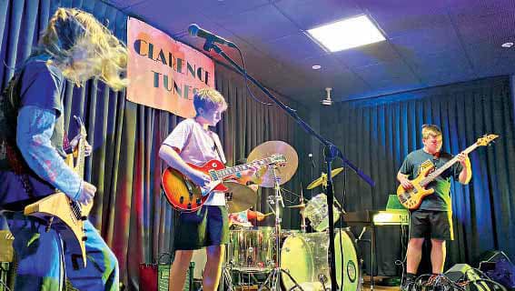 Clarence Tunes