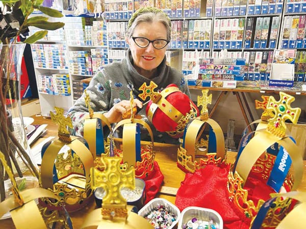 Julie Finch making the royal crowns for Kaniva’s Sheep.