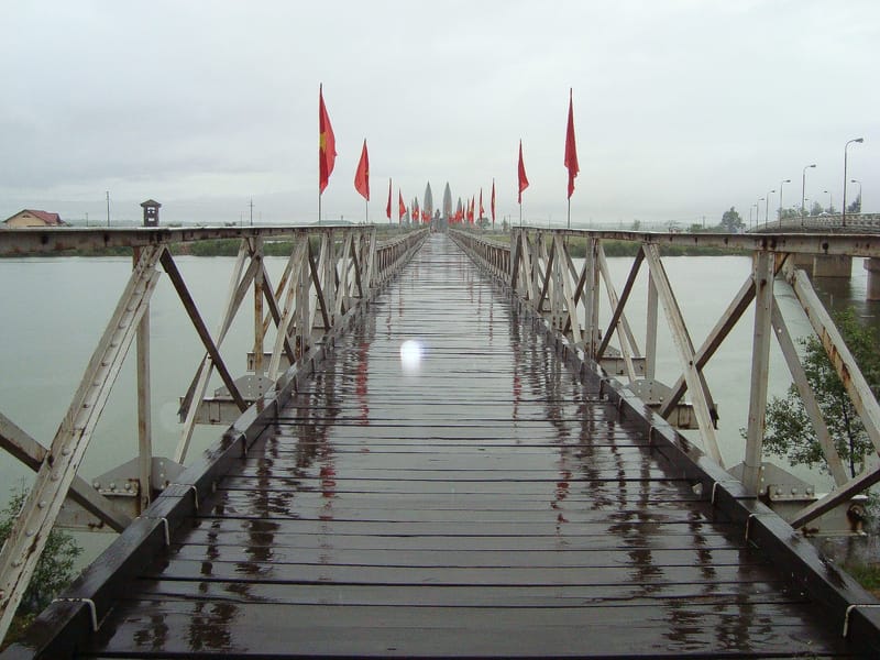 Hien Luong Bridge