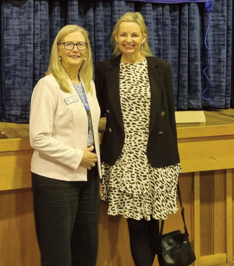 Barellan branch president Donna Robertson with Sus-san Ley.